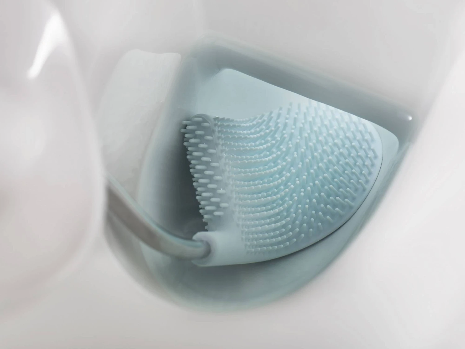 Joseph Joseph 70506 Flex Toilet Brush 3 Joseph Joseph 70506 Flex Toilet Brush - Image 3